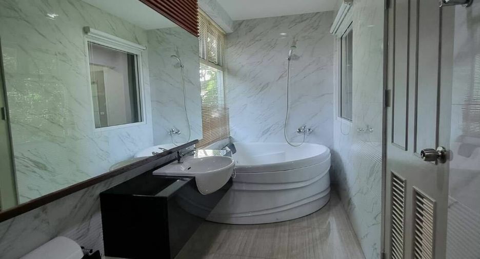 Apartamento en alquiler de 3 habitaciones en Watthana, Bangkok