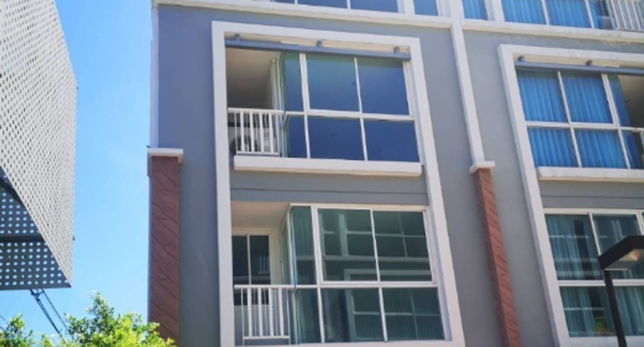 For sale 3 bedrooms townhouse in Yan Nawa, Bangkok