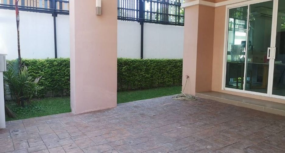 For sale 3 bedrooms townhouse in Yan Nawa, Bangkok