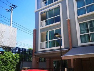 For sale 3 bedrooms townhouse in Yan Nawa, Bangkok