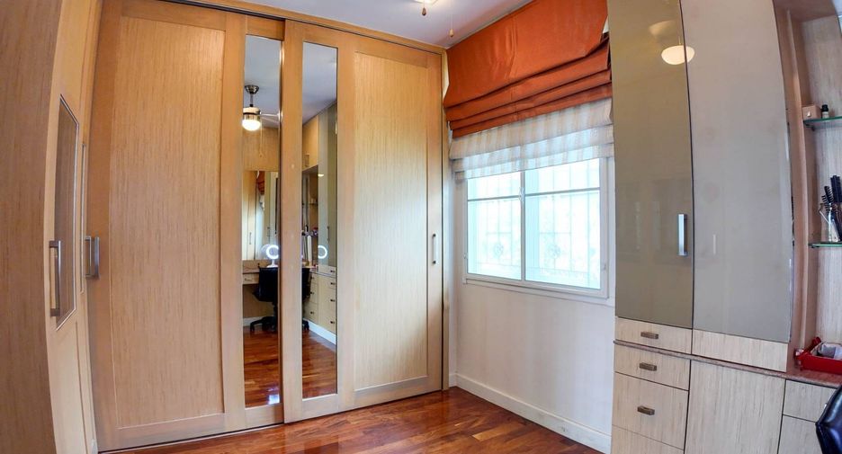 For sale 3 bedrooms house in Bueng Kum, Bangkok