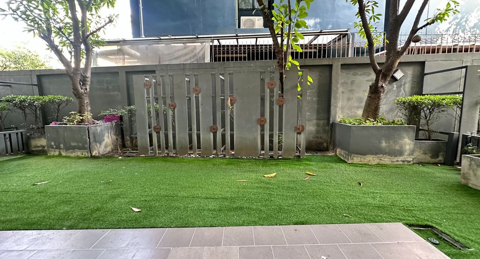 For rent 2 bedrooms condo in Watthana, Bangkok