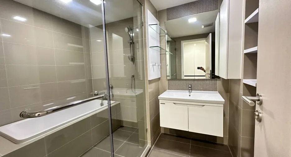 For rent 2 bedrooms condo in Watthana, Bangkok