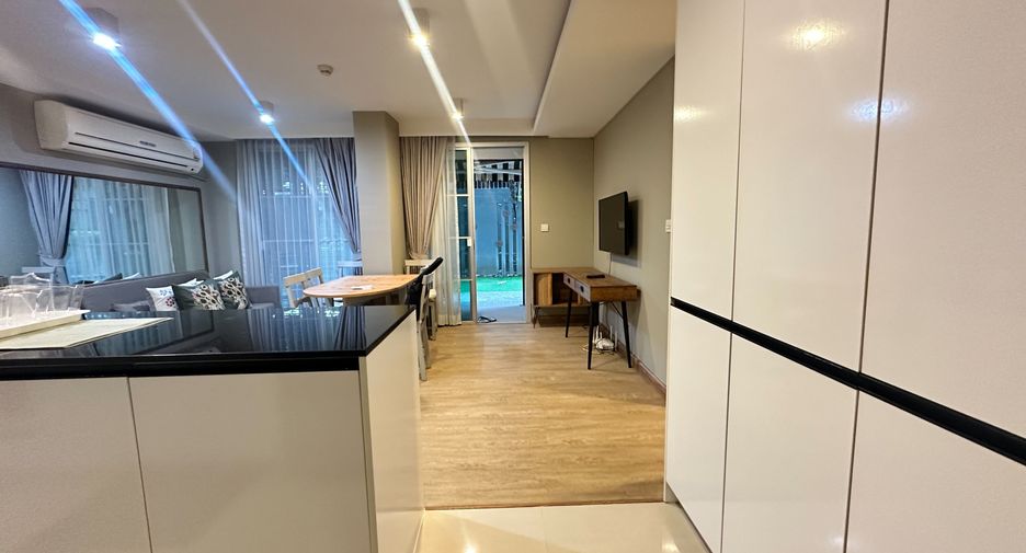 For rent 2 bedrooms condo in Watthana, Bangkok