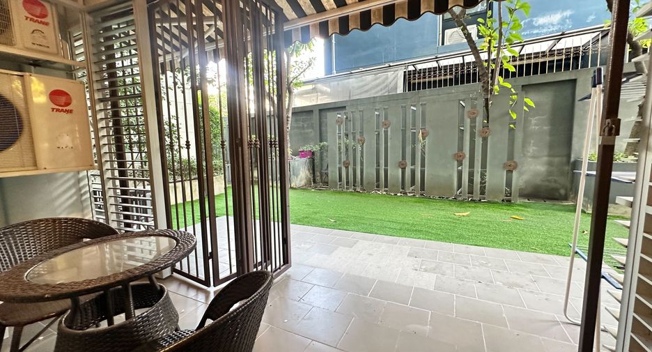For rent 2 bedrooms condo in Watthana, Bangkok