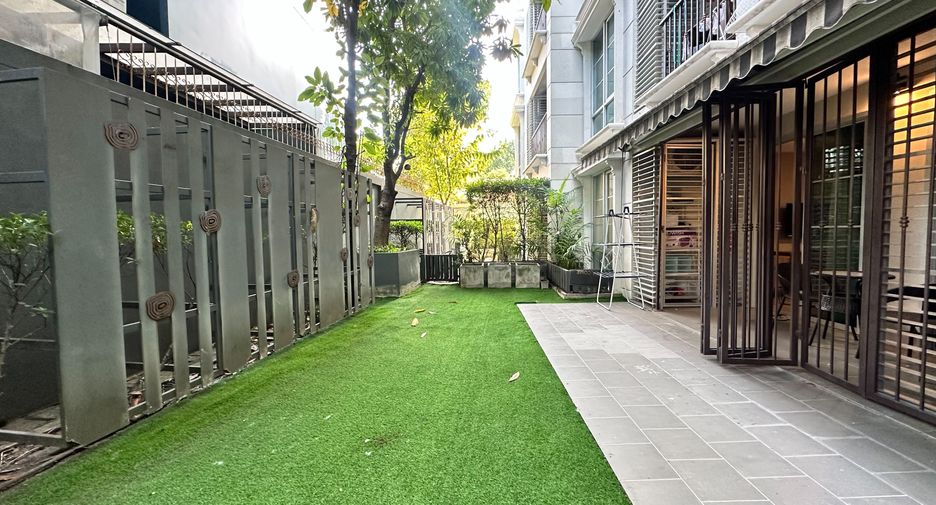 For rent 2 bedrooms condo in Watthana, Bangkok