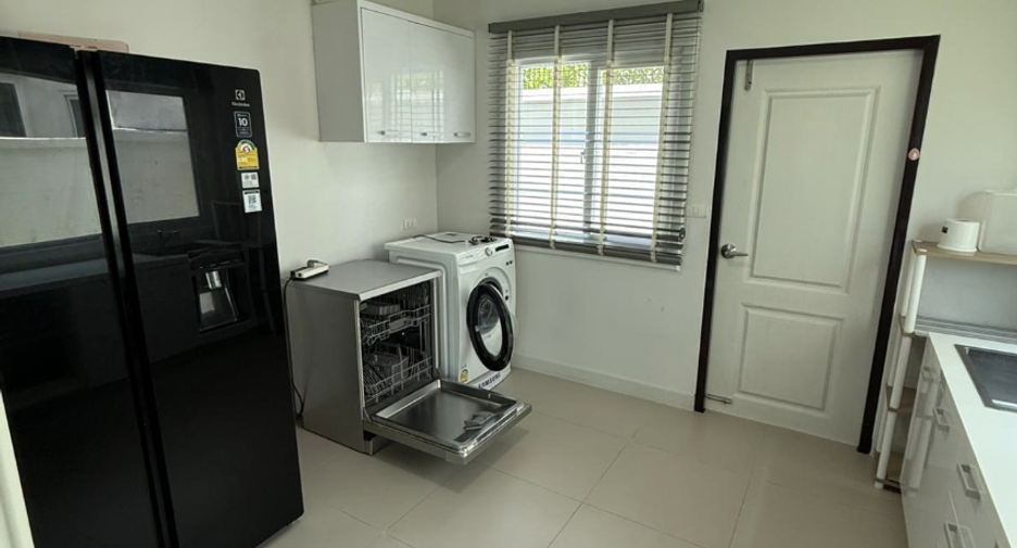 For sale and for rent 4 bedrooms villa in Mueang Phuket, Phuket