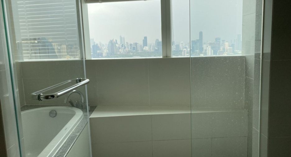 À louer 3 chambres condo à Khlong Toei, Bangkok