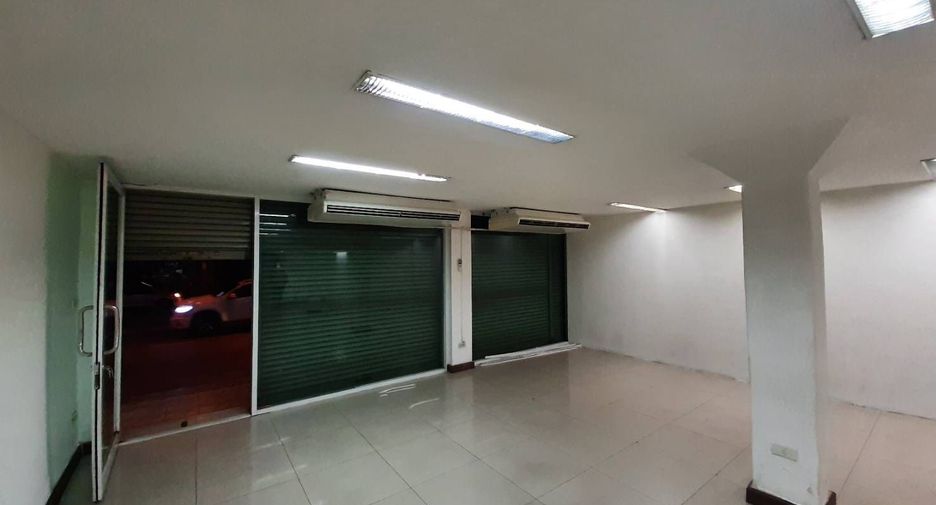 For sale 3 bedrooms retail Space in Bang Sue, Bangkok