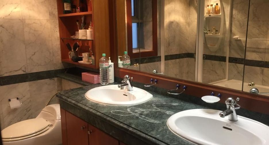 Condo en alquiler de 3 habitaciones en Pathum Wan, Bangkok