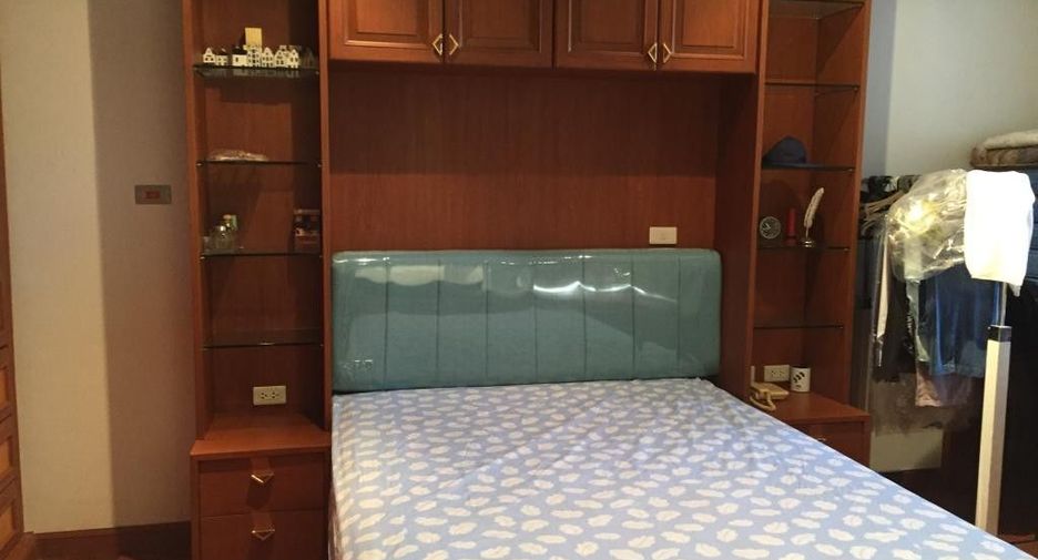 Condo en alquiler de 3 habitaciones en Pathum Wan, Bangkok