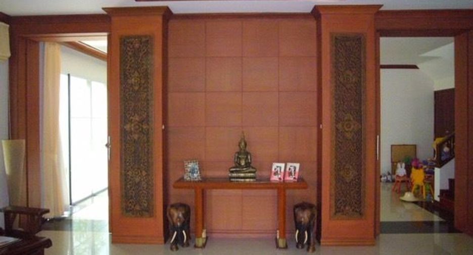 For rent 4 bedrooms house in Khlong Toei, Bangkok