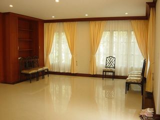 Casa en alquiler de 4 habitaciones en Khlong Toei, Bangkok
