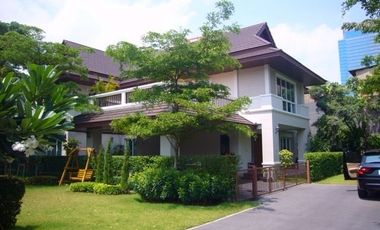 For rent 4 bedrooms house in Khlong Toei, Bangkok