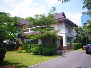 Casa en alquiler de 4 habitaciones en Khlong Toei, Bangkok