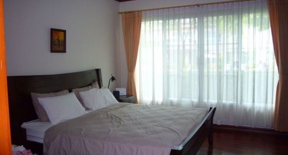For rent 4 bedrooms house in Khlong Toei, Bangkok