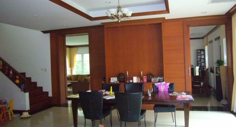 For rent 4 bedrooms house in Khlong Toei, Bangkok