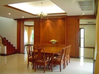 Casa en alquiler de 4 habitaciones en Khlong Toei, Bangkok