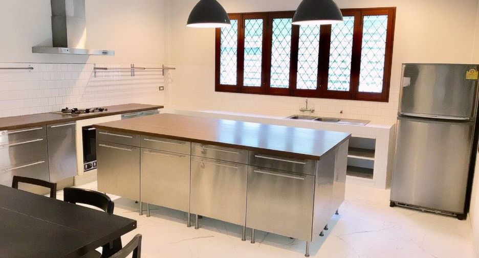 Haus zur Miete mit 3 Zimmer in Watthana, Bangkok