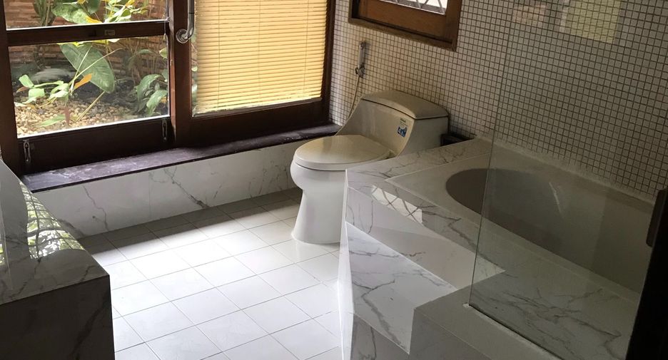 Haus zur Miete mit 3 Zimmer in Watthana, Bangkok