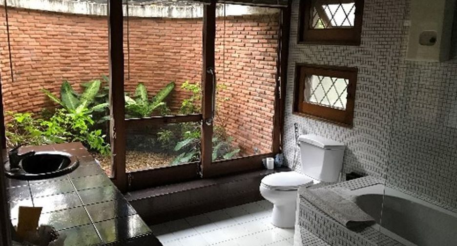 Haus zur Miete mit 3 Zimmer in Watthana, Bangkok