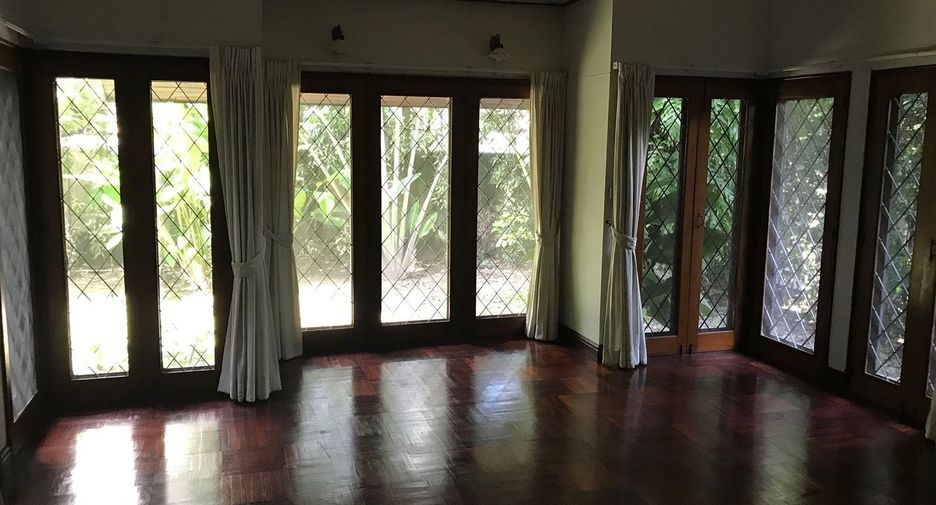 Haus zur Miete mit 3 Zimmer in Watthana, Bangkok