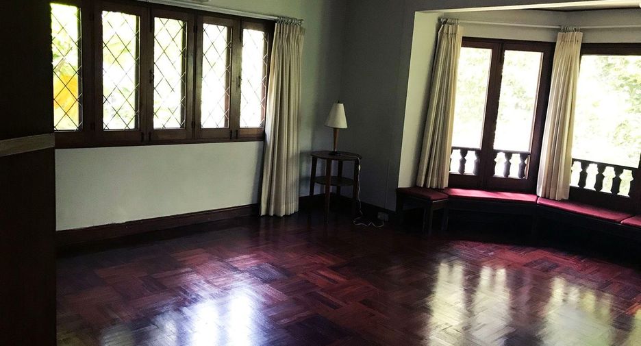 Haus zur Miete mit 3 Zimmer in Watthana, Bangkok