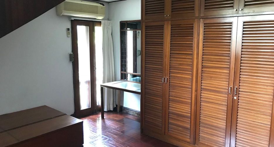 Haus zur Miete mit 3 Zimmer in Watthana, Bangkok