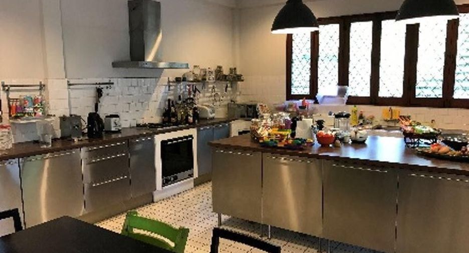 Haus zur Miete mit 3 Zimmer in Watthana, Bangkok