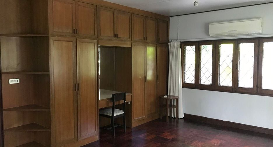 Haus zur Miete mit 3 Zimmer in Watthana, Bangkok