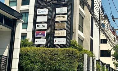 For rent 5 bedrooms townhouse in Wang Thonglang, Bangkok