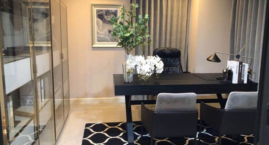 For rent 5 bedrooms townhouse in Wang Thonglang, Bangkok