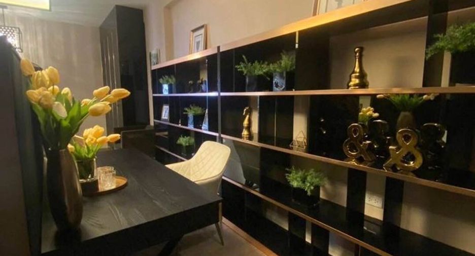 For rent 5 bedrooms townhouse in Wang Thonglang, Bangkok