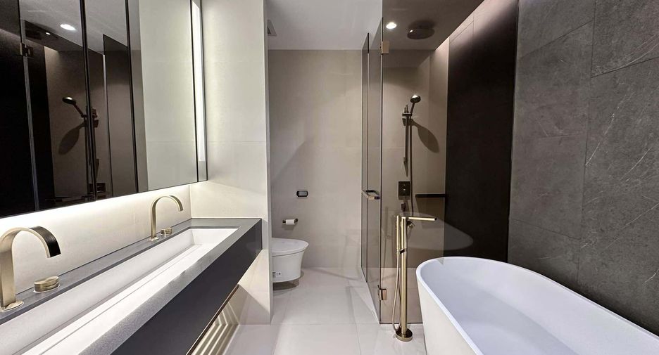 For rent 2 bedrooms condo in Khlong Toei, Bangkok