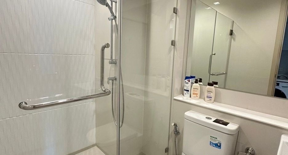 For rent studio condo in Pathum Wan, Bangkok
