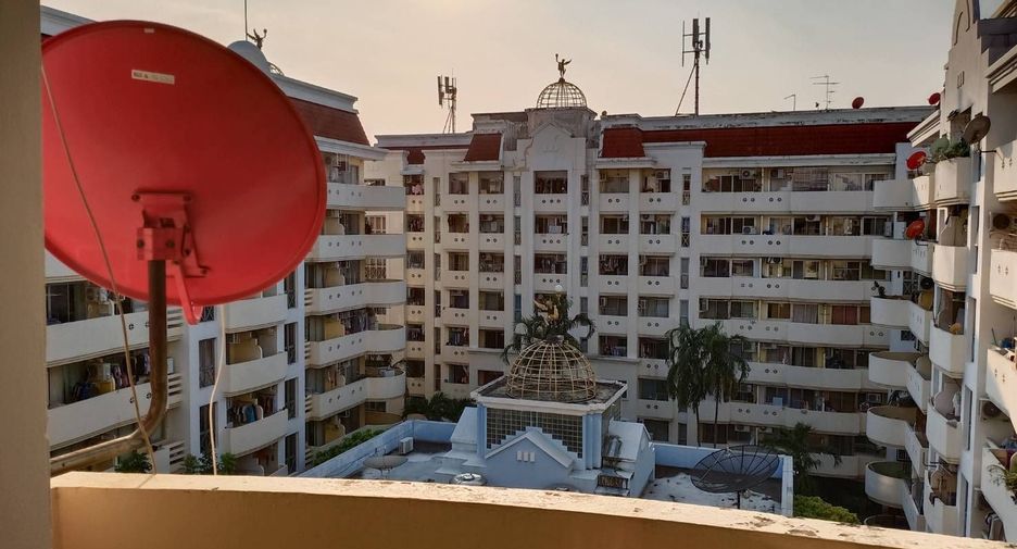 For sale 1 bed condo in Huai Khwang, Bangkok