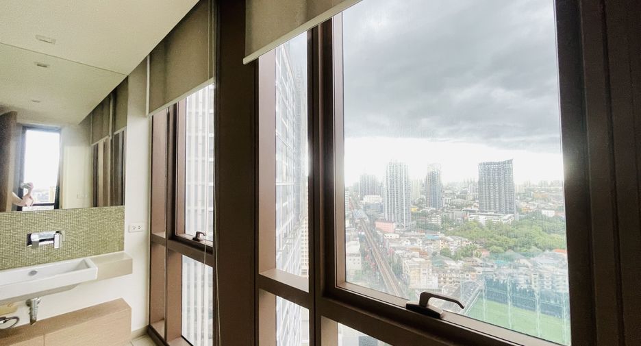 For sale 2 bedrooms condo in Khlong Toei, Bangkok
