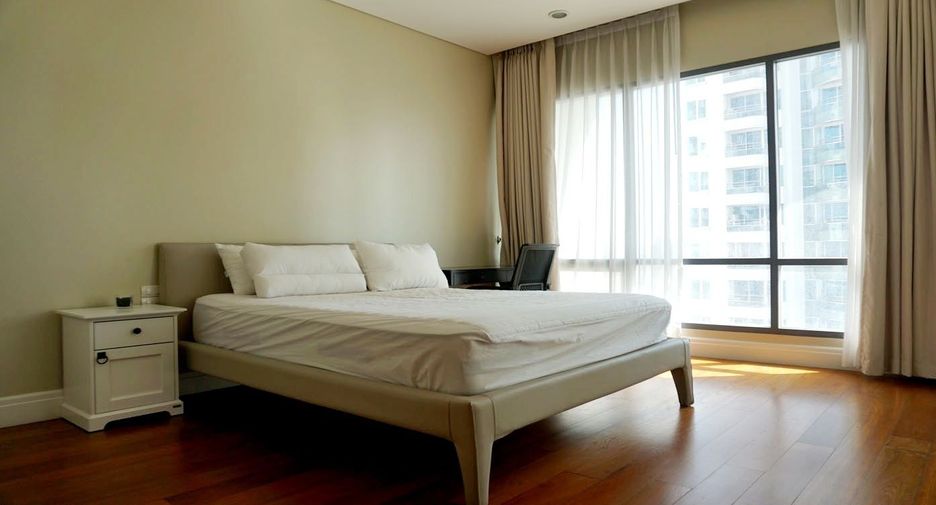 For rent 6 bedrooms condo in Khlong Toei, Bangkok