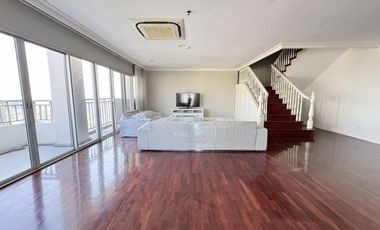 For rent 4 bedrooms condo in Sathon, Bangkok