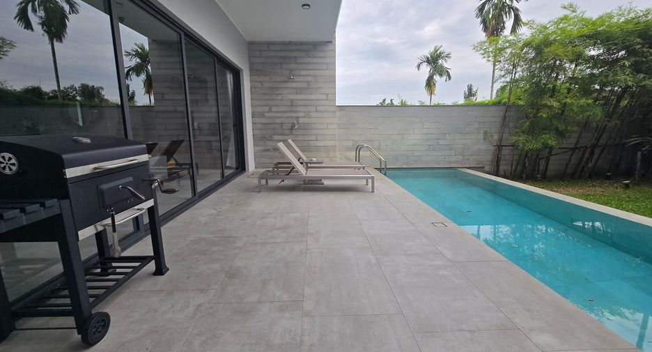 For rent 3 bedrooms villa in Mueang Phuket, Phuket