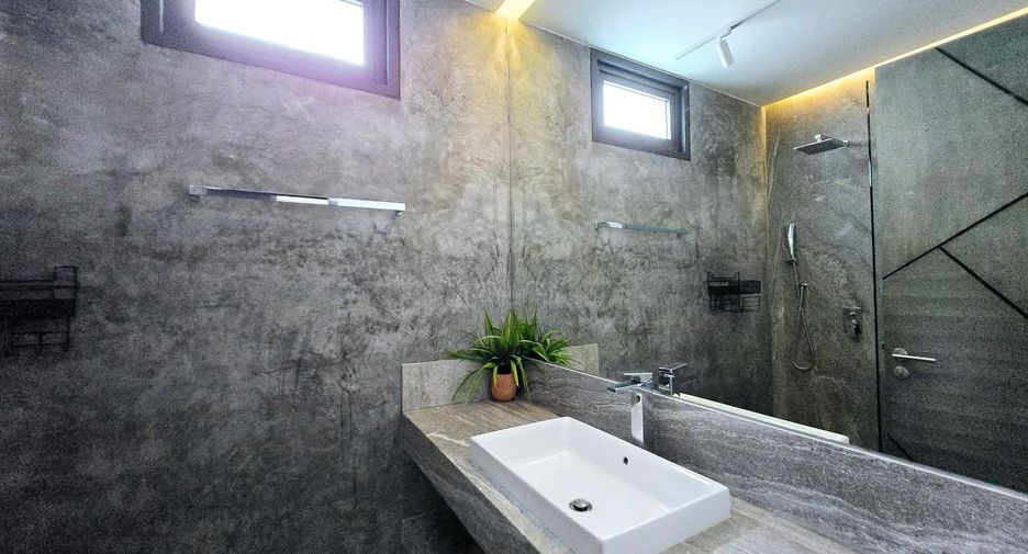 For rent 3 bedrooms villa in Mueang Phuket, Phuket