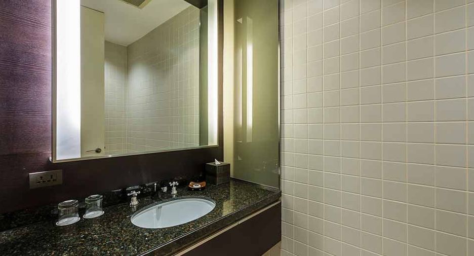 For rent 3 bedrooms condo in Khlong Toei, Bangkok