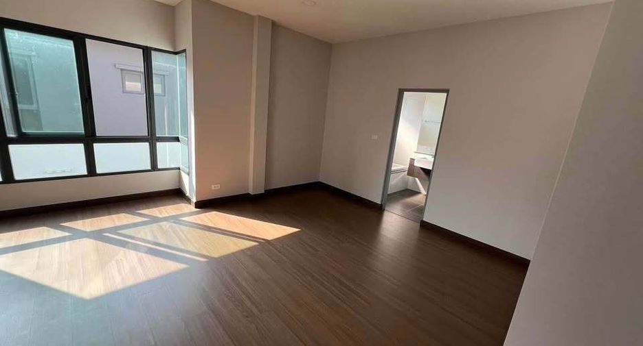 For rent 4 bedrooms house in Sai Mai, Bangkok