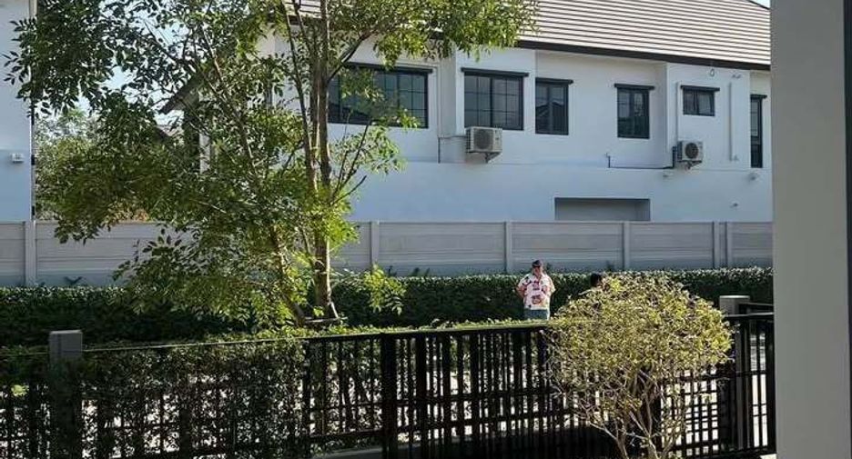 For rent 4 bedrooms house in Sai Mai, Bangkok