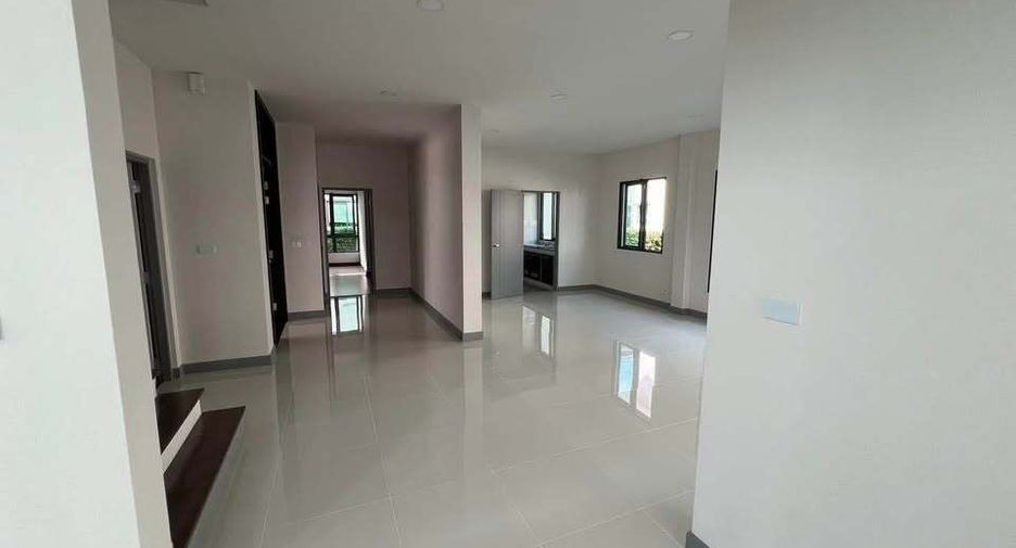 For rent 4 bedrooms house in Sai Mai, Bangkok
