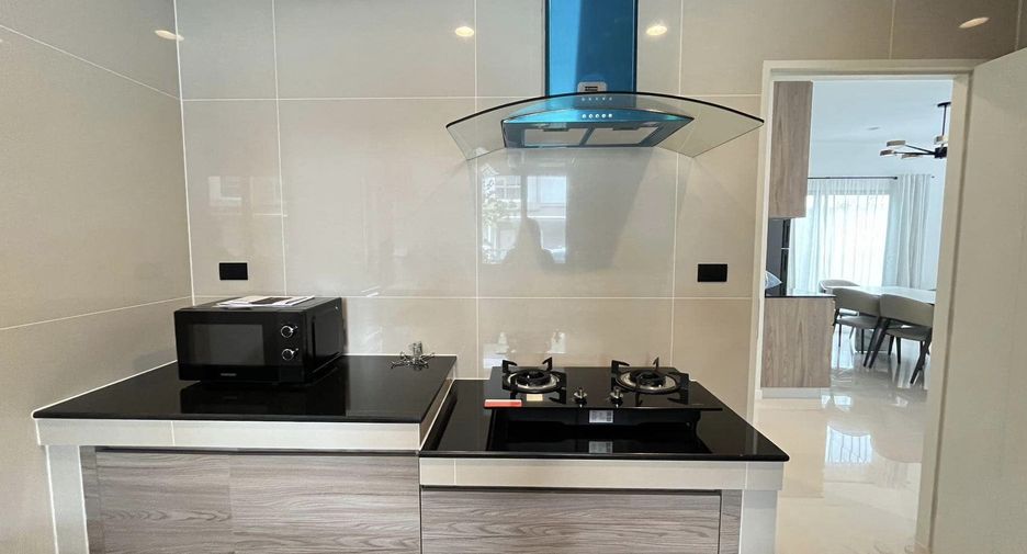 For rent 4 ベッドルーム condo in Bang Kapi, Bangkok