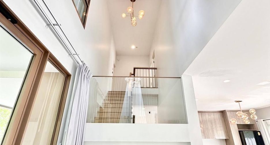 For rent 4 ベッドルーム condo in Bang Kapi, Bangkok