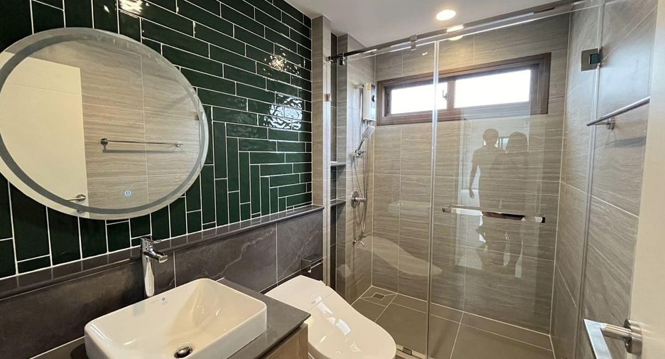 For rent 4 ベッドルーム condo in Bang Kapi, Bangkok