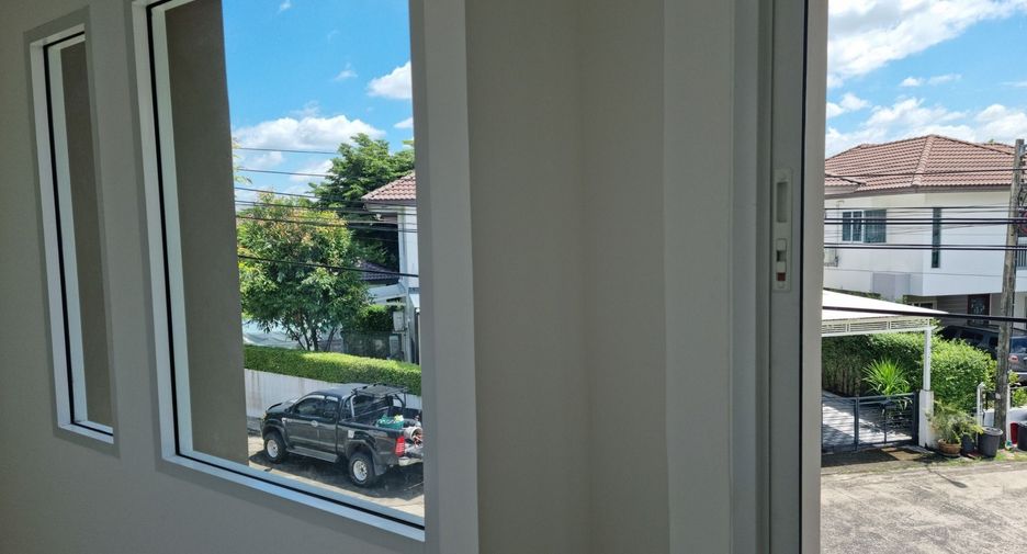 For sale 3 bedrooms house in Khan Na Yao, Bangkok