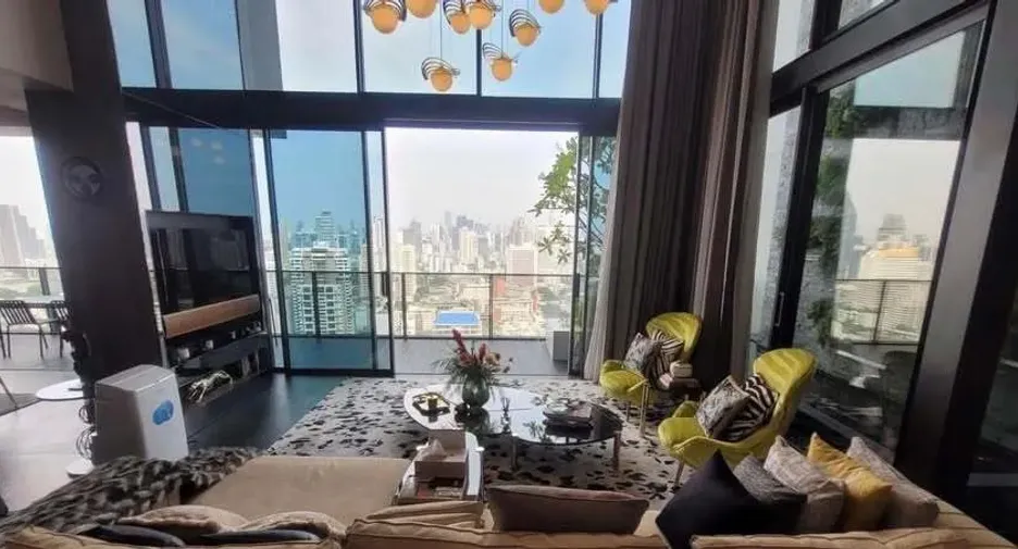 For sale 4 bedrooms condo in Watthana, Bangkok